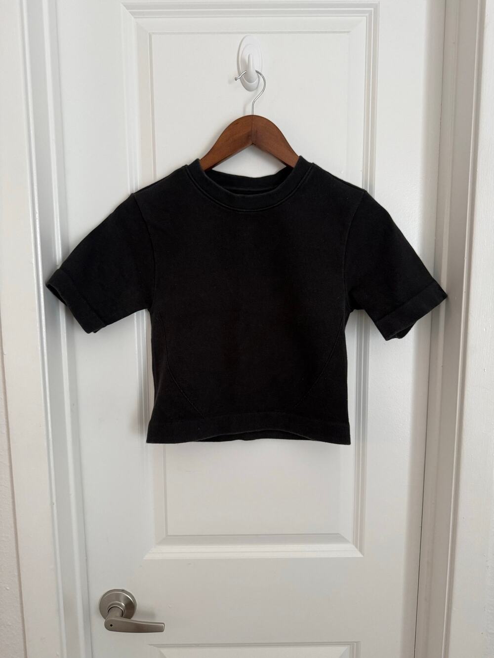 Everlane Cropped Black Workout Tee Size Medium